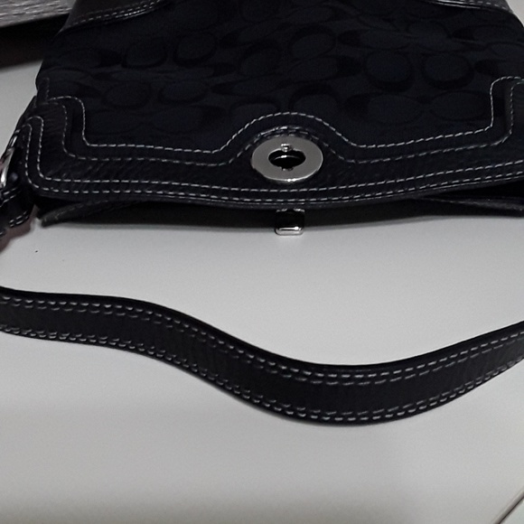 Coach Signature Chelsea Hobo Bag - Picture 5 of 7